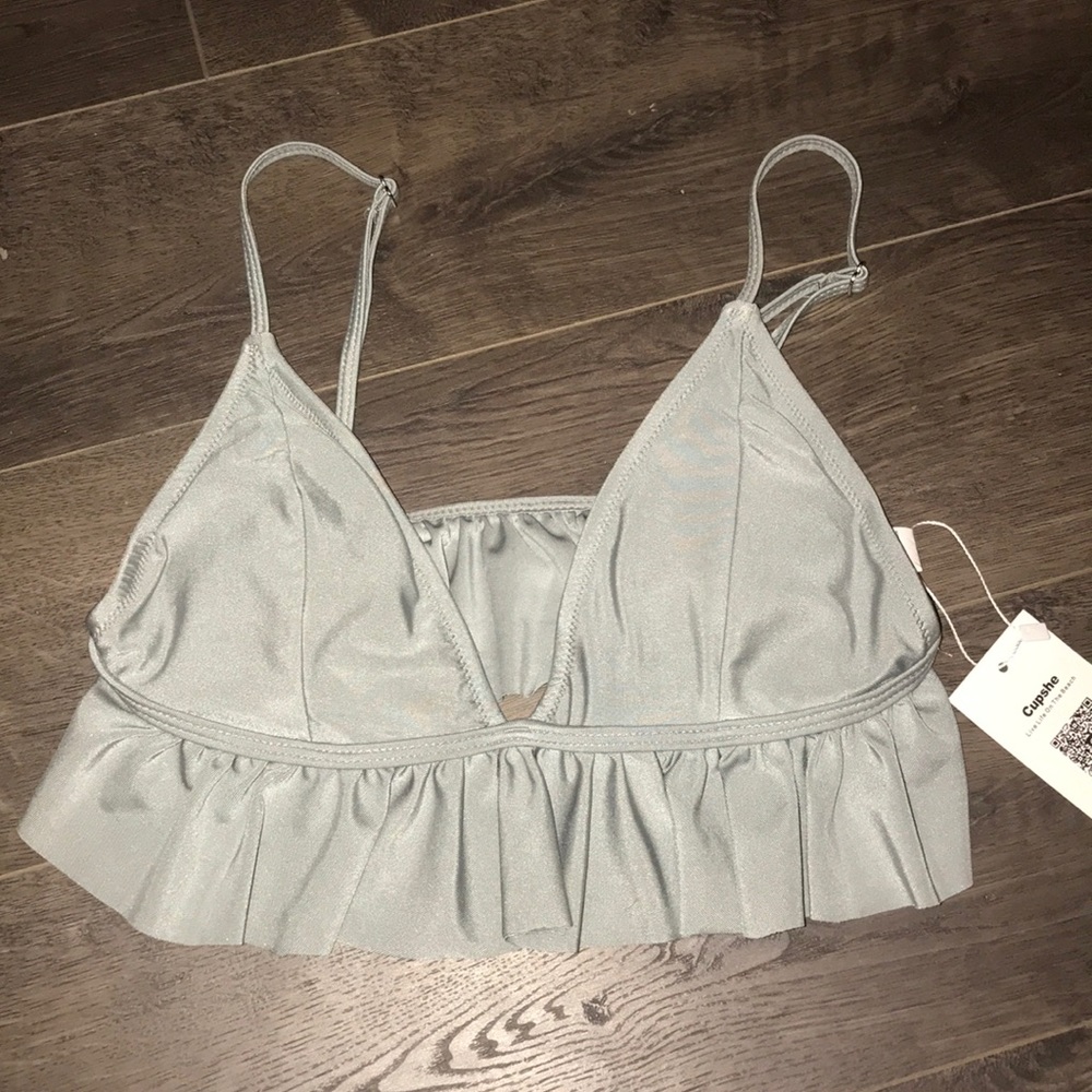 NWT Ruffled Bikini Top
